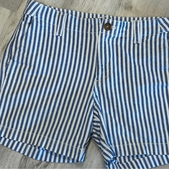 Women’s GAP 5” 4 Pocket Cotton City Short in Blue Stripe - Picture 3 of 6